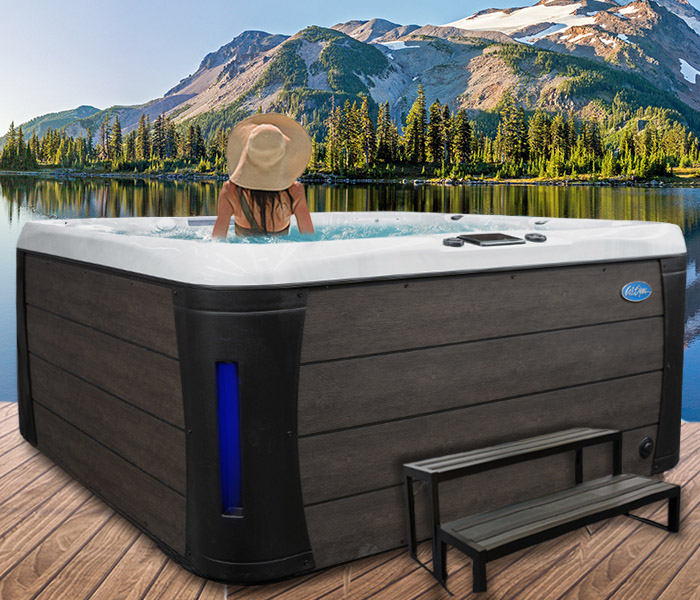 Calspas hot tub being used in a family setting - hot tubs spas for sale Toulouse